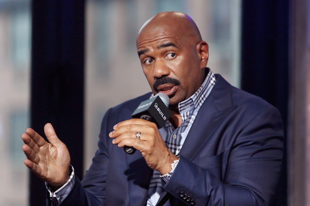 Steve Harvey Calls Out Amazon’s Alexa and Apple’s Siri, Fans Chime In