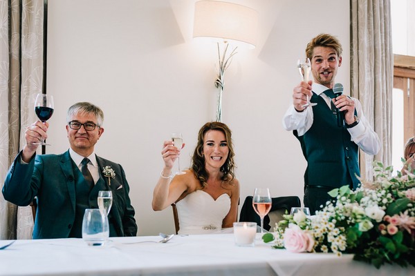 Wedding Toasts How to End Your Speech with a Bang The Wedding Community